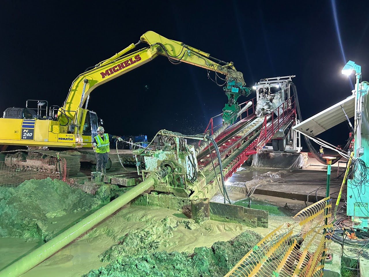 Pipeline contractor spread along right-of-way with sidebooms